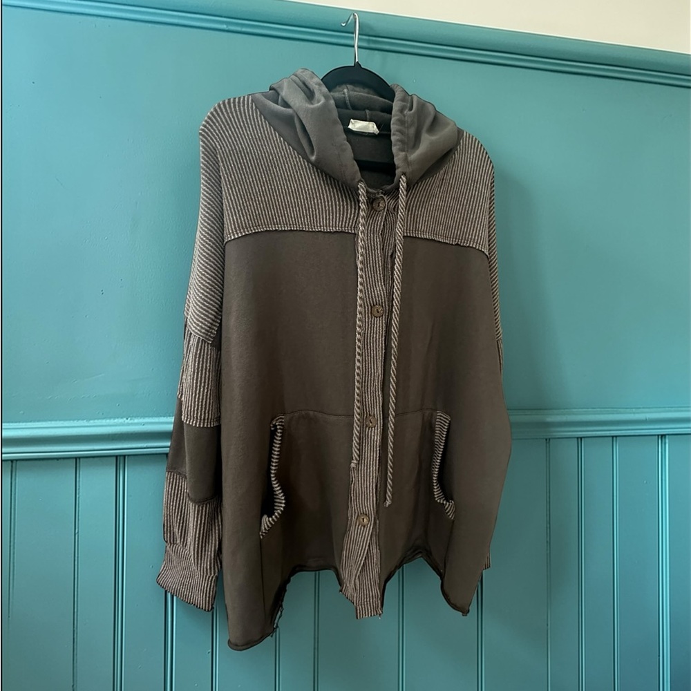 Blumin Hoodie Sweatshirt/Jacket. Browns.
Size: 2XL